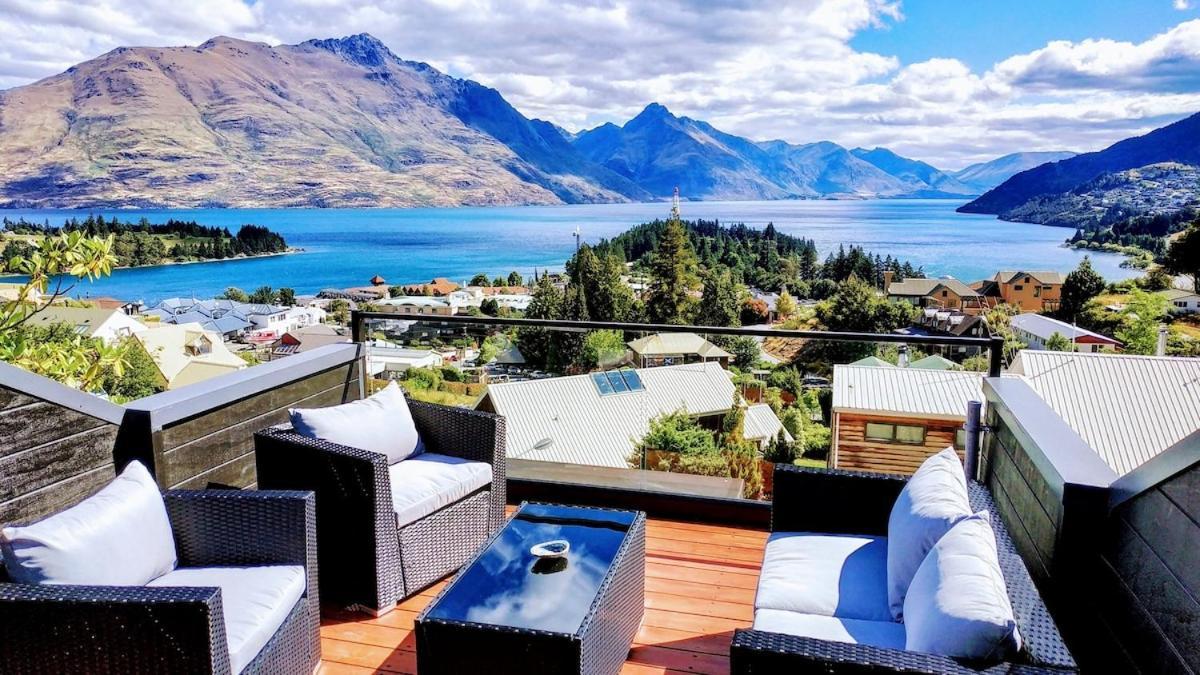 Stunning Home With Amazing Wakatipu Lake Views Queenstown Exterior foto