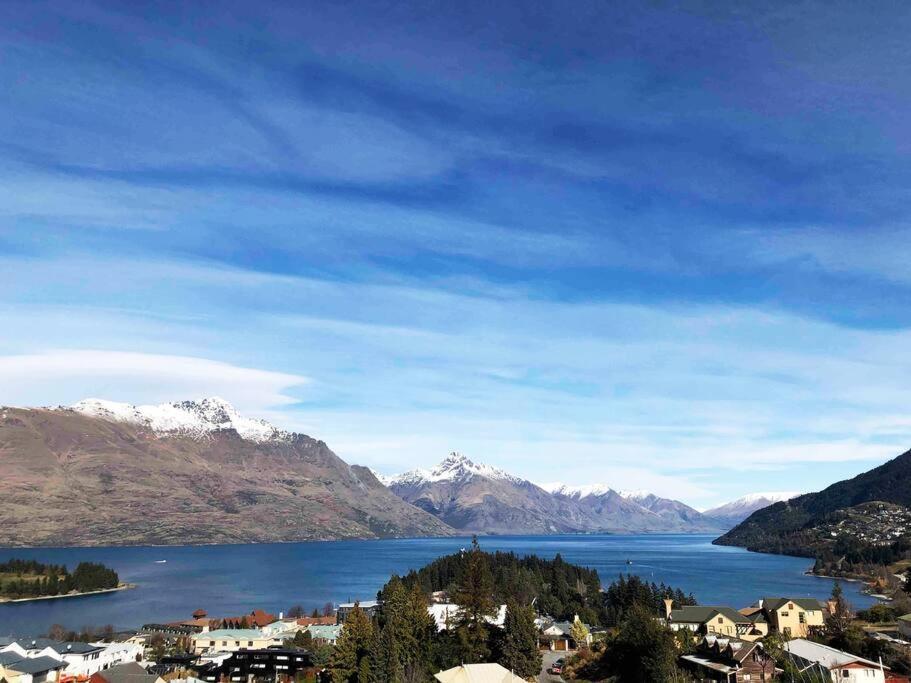 Stunning Home With Amazing Wakatipu Lake Views Queenstown Exterior foto